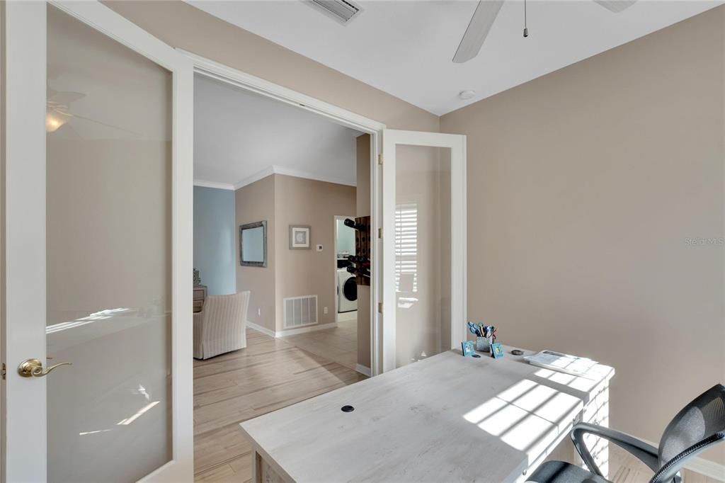 For Sale: $424,900 (2 beds, 2 baths, 1914 Square Feet)