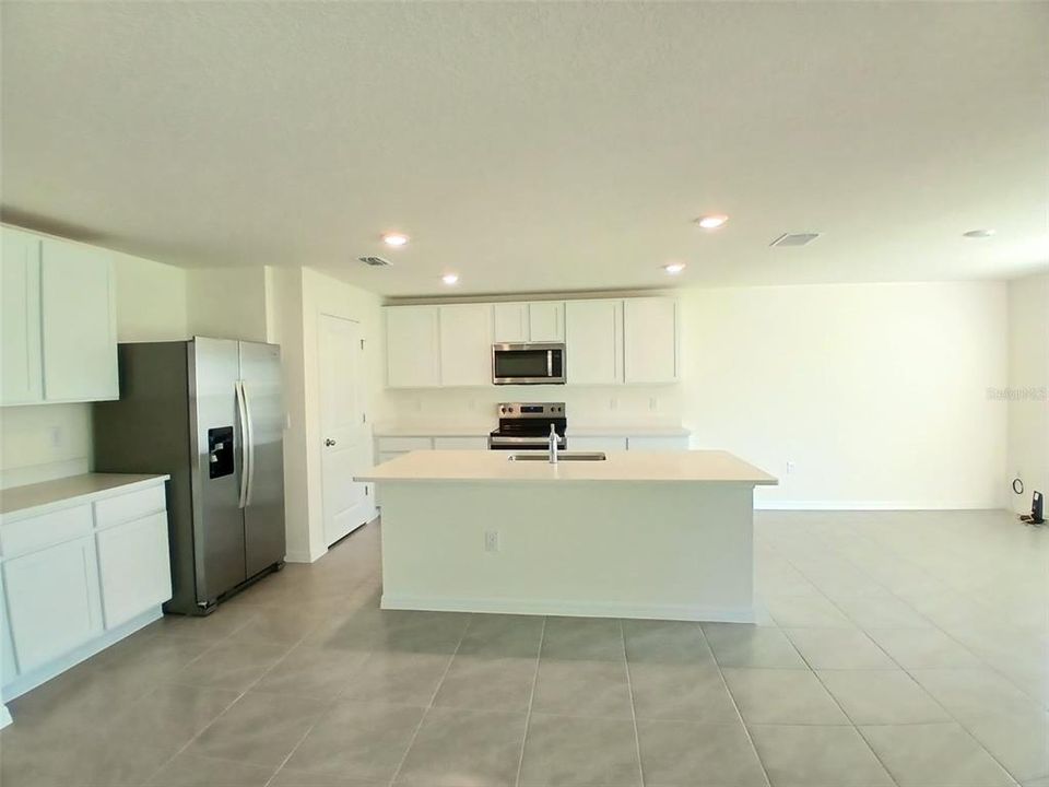 For Rent: $2,399 (4 beds, 2 baths, 2319 Square Feet)