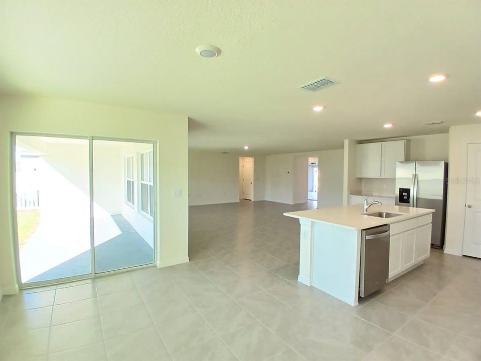 For Rent: $2,399 (4 beds, 2 baths, 2319 Square Feet)