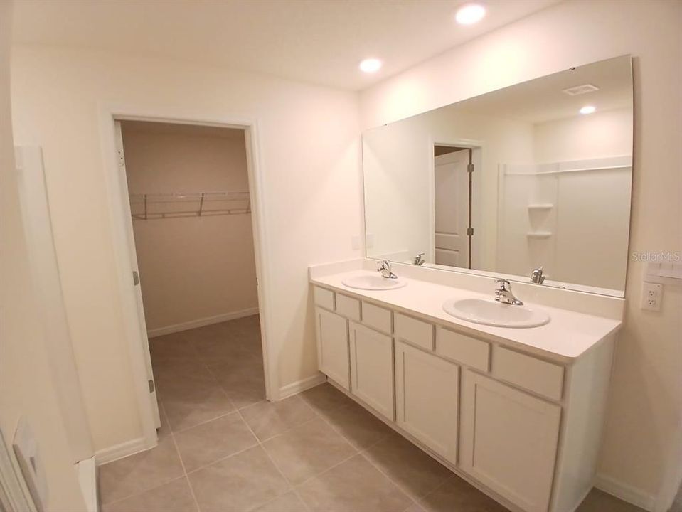 For Rent: $2,399 (4 beds, 2 baths, 2319 Square Feet)