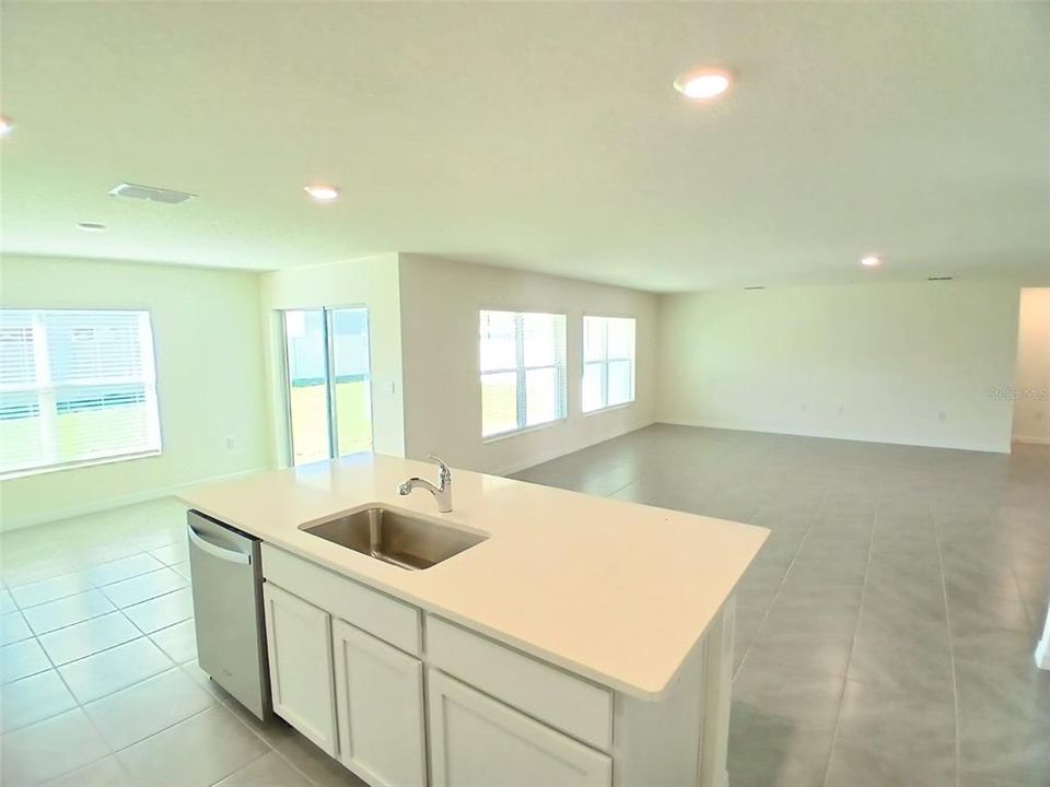 For Rent: $2,399 (4 beds, 2 baths, 2319 Square Feet)