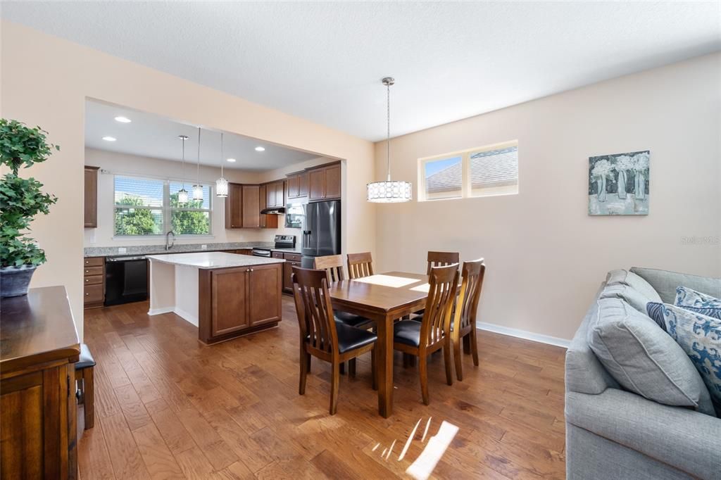 For Sale: $321,123 (2 beds, 2 baths, 1447 Square Feet)