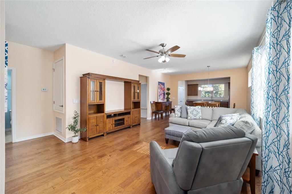 For Sale: $321,123 (2 beds, 2 baths, 1447 Square Feet)