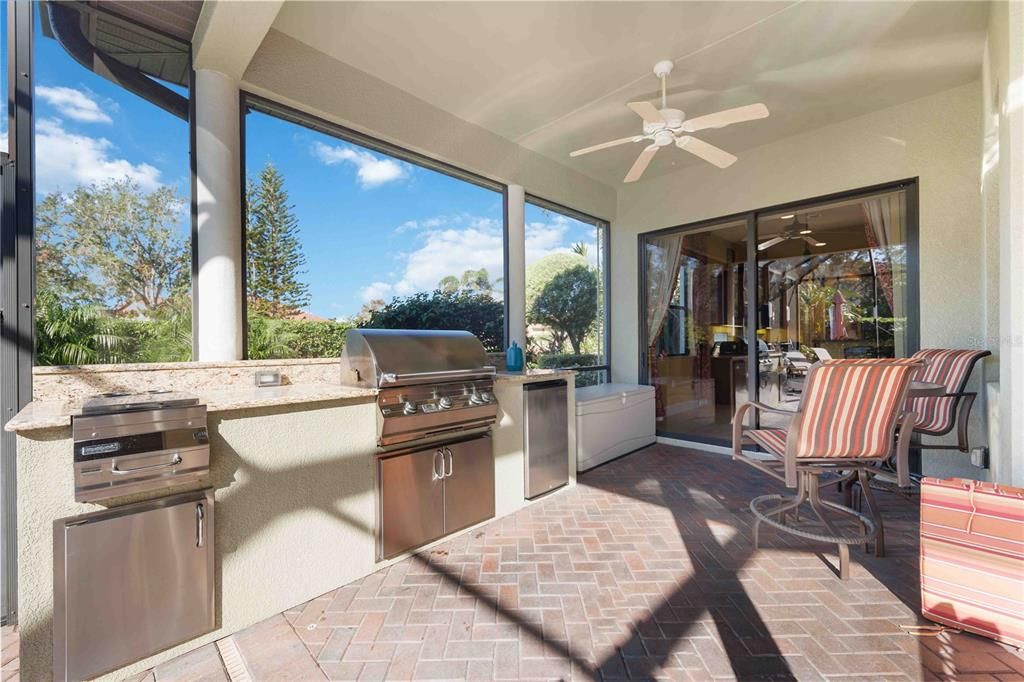 Lanai/ Outdoor kitchen area