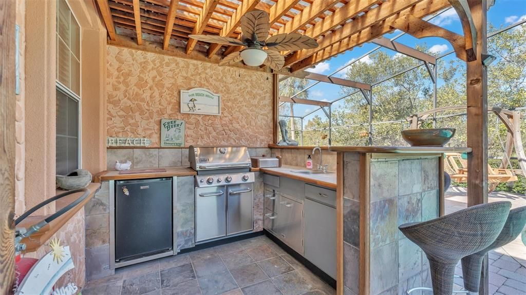 En Venta: $699,900 (3 camas, 2 baños, 3050 Pies cuadrados)