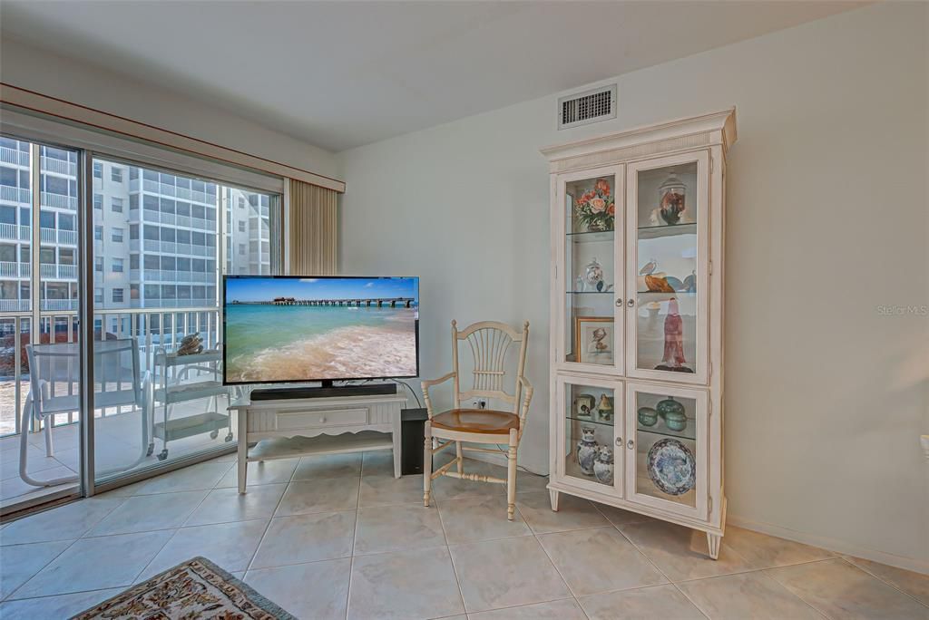 For Sale: $600,000 (2 beds, 2 baths, 1109 Square Feet)