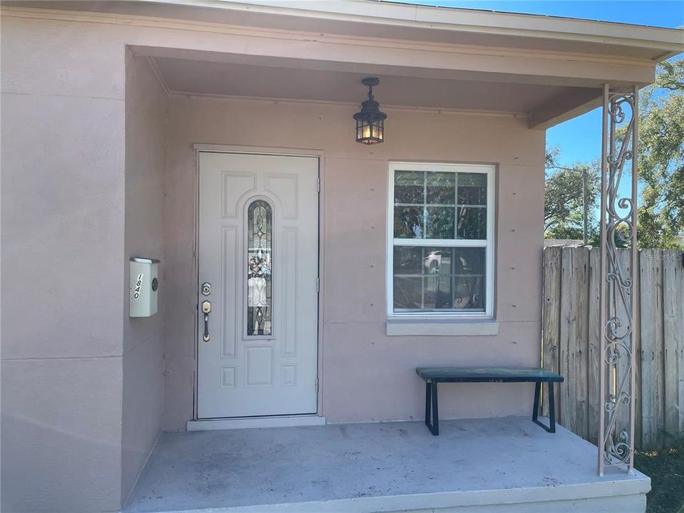 For Sale: $299,000 (2 beds, 1 baths, 743 Square Feet)