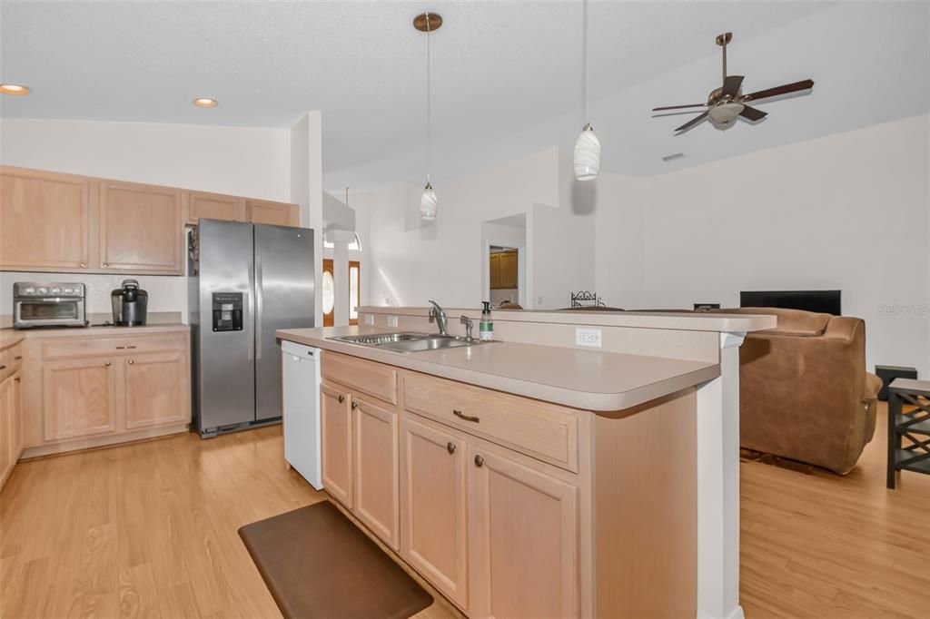 For Sale: $339,000 (3 beds, 2 baths, 1979 Square Feet)