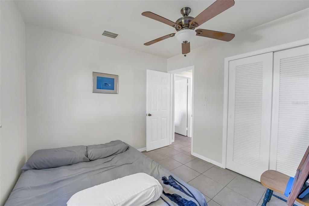 Active With Contract: $375,000 (2 beds, 1 baths, 1043 Square Feet)