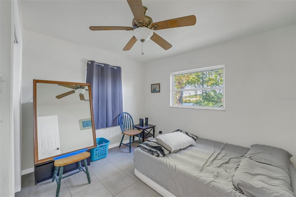 Active With Contract: $375,000 (2 beds, 1 baths, 1043 Square Feet)