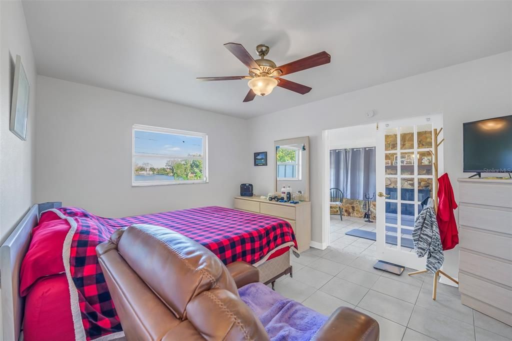 Active With Contract: $375,000 (2 beds, 1 baths, 1043 Square Feet)