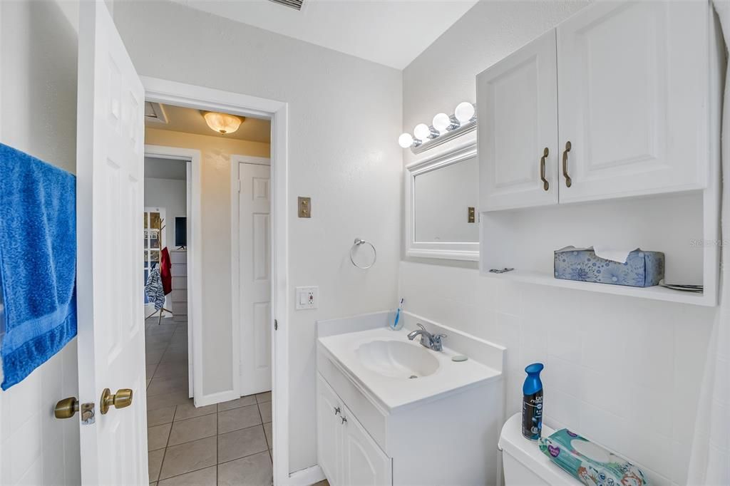 Active With Contract: $375,000 (2 beds, 1 baths, 1043 Square Feet)