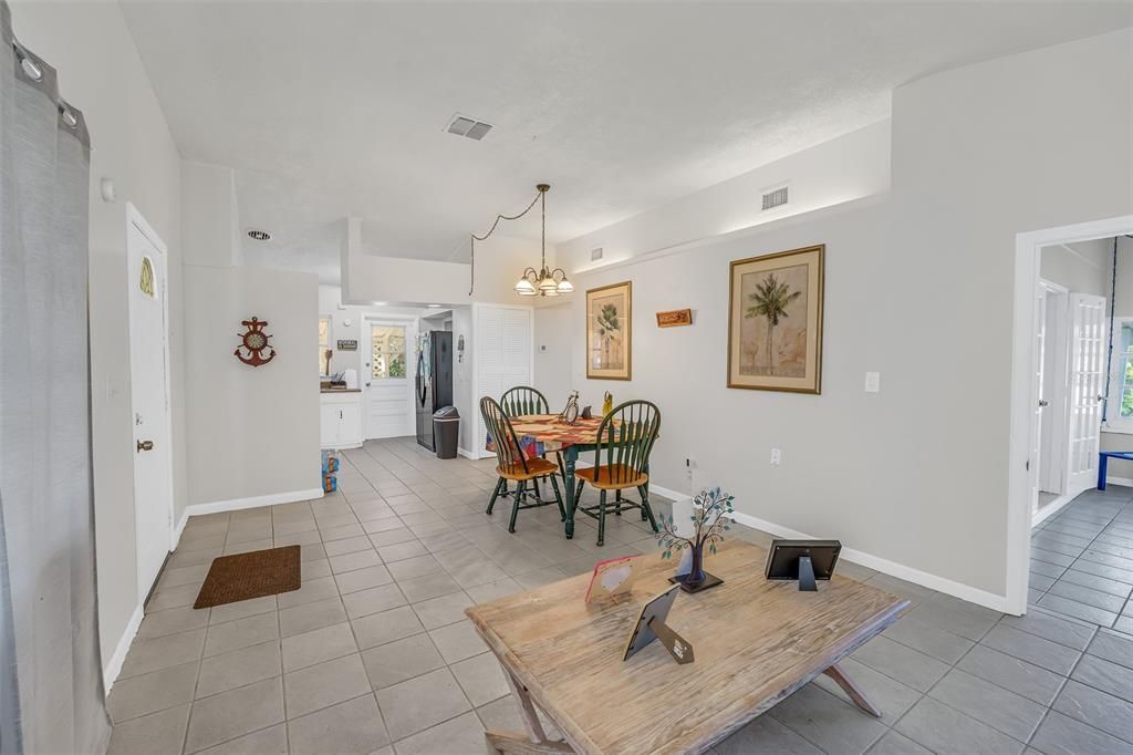 Active With Contract: $375,000 (2 beds, 1 baths, 1043 Square Feet)