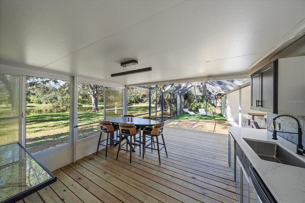 Outdoor Kitchen with eat in area