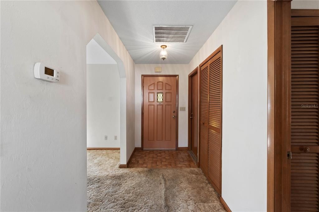 For Sale: $279,900 (2 beds, 2 baths, 1260 Square Feet)