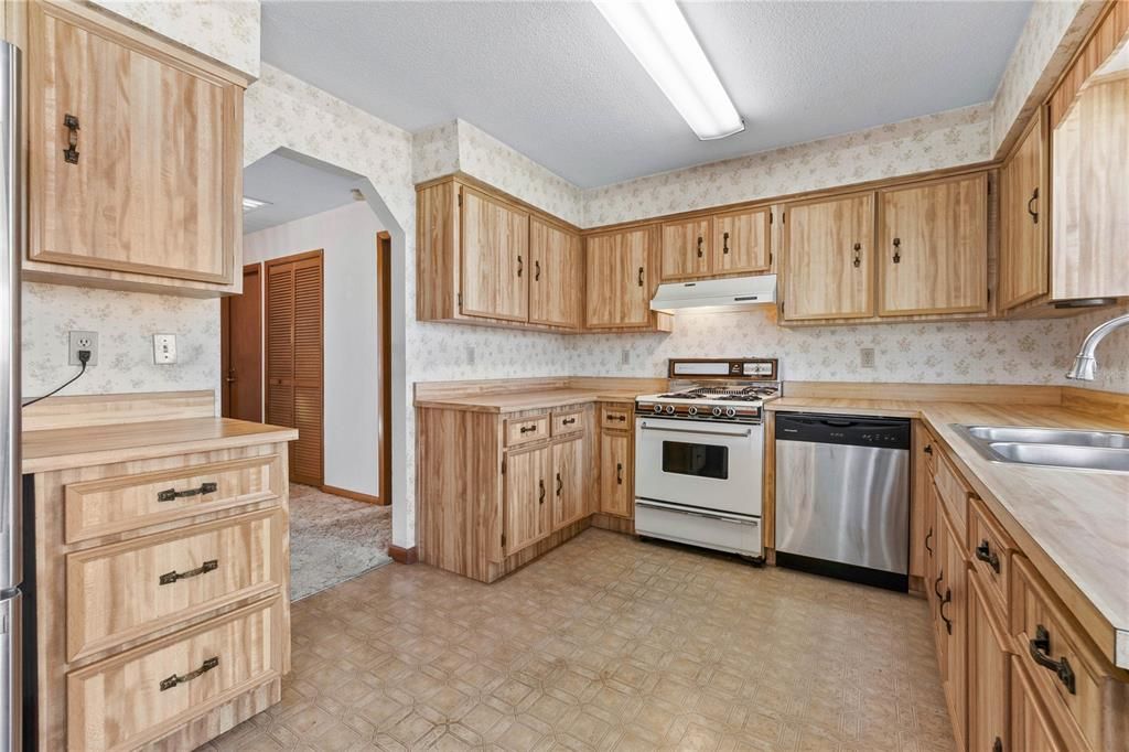 For Sale: $279,900 (2 beds, 2 baths, 1260 Square Feet)