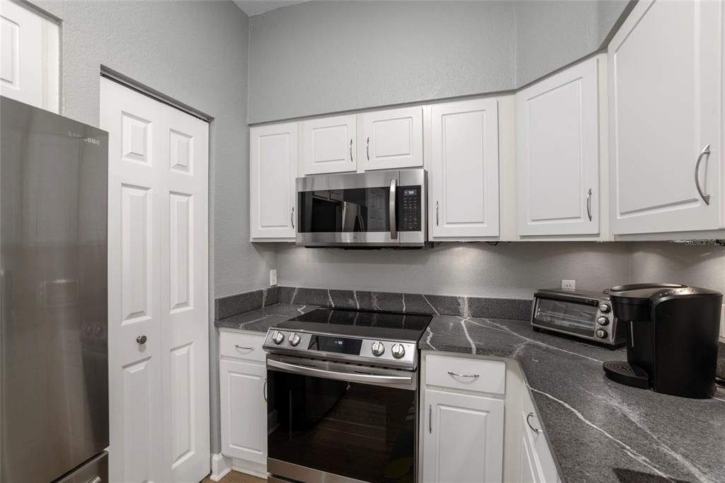 For Sale: $197,500 (1 beds, 1 baths, 823 Square Feet)