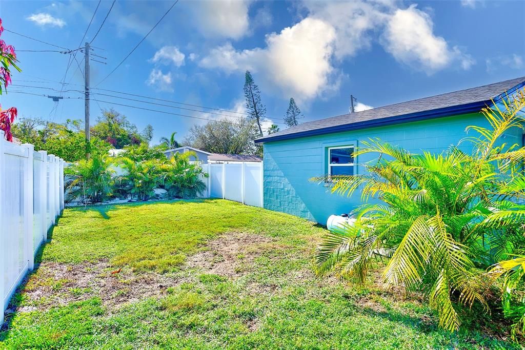 Active With Contract: $650,000 (4 beds, 3 baths, 1572 Square Feet)