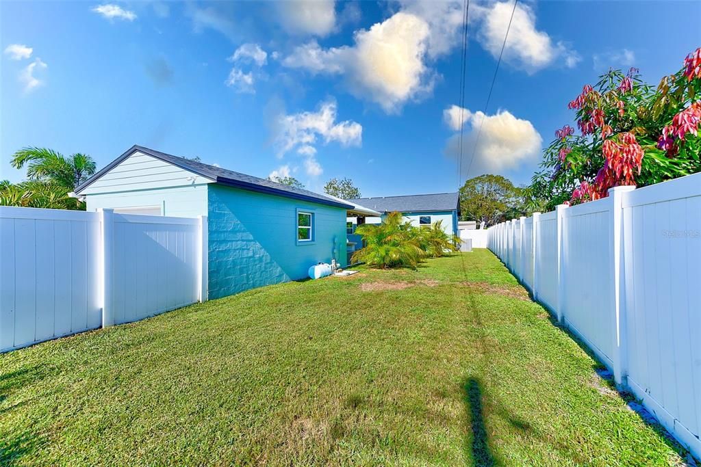 Active With Contract: $650,000 (4 beds, 3 baths, 1572 Square Feet)