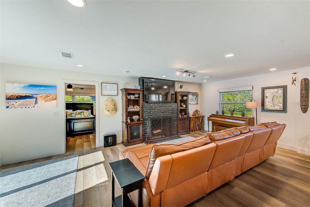 Active With Contract: $650,000 (4 beds, 3 baths, 1572 Square Feet)