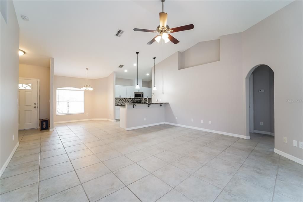 For Rent: $1,995 (3 beds, 2 baths, 1371 Square Feet)