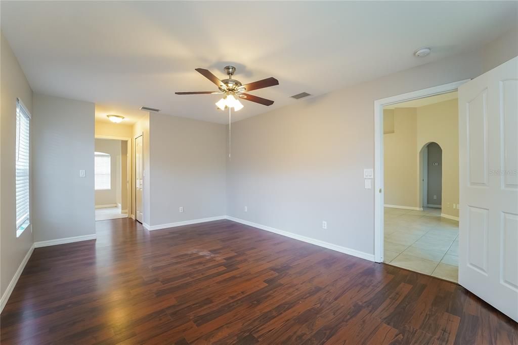 For Rent: $1,995 (3 beds, 2 baths, 1371 Square Feet)