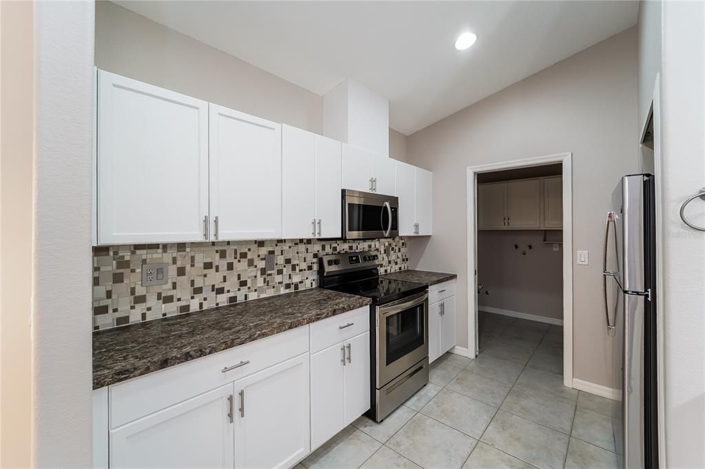 For Rent: $1,995 (3 beds, 2 baths, 1371 Square Feet)