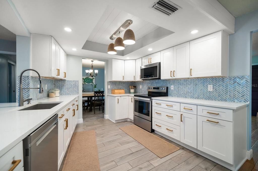 Active With Contract: $639,000 (4 beds, 2 baths, 2128 Square Feet)