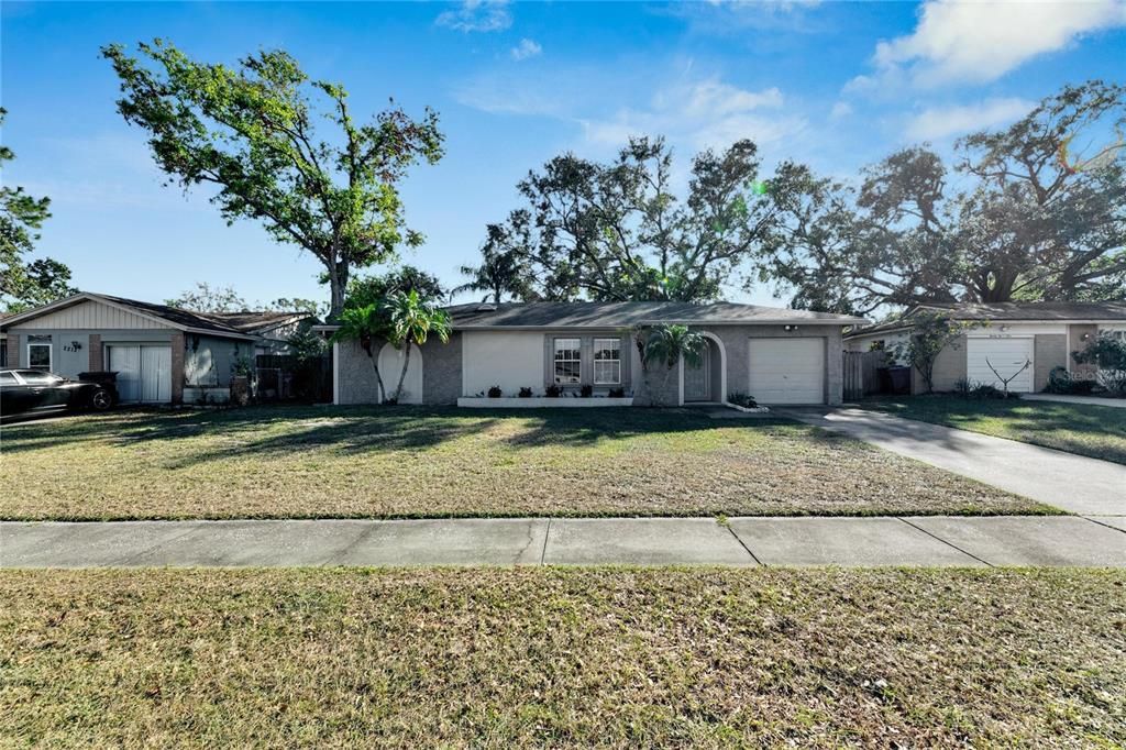 Active With Contract: $275,000 (3 beds, 2 baths, 1092 Square Feet)