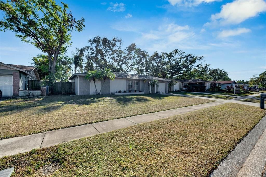 Active With Contract: $275,000 (3 beds, 2 baths, 1092 Square Feet)