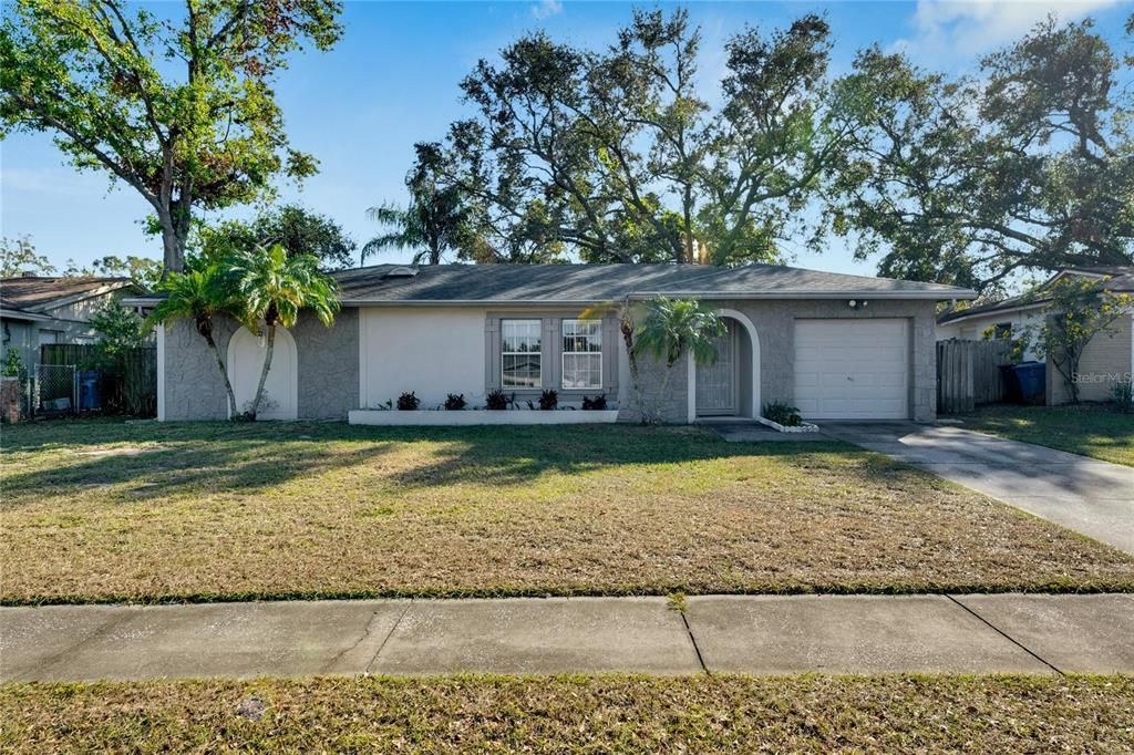 Active With Contract: $275,000 (3 beds, 2 baths, 1092 Square Feet)