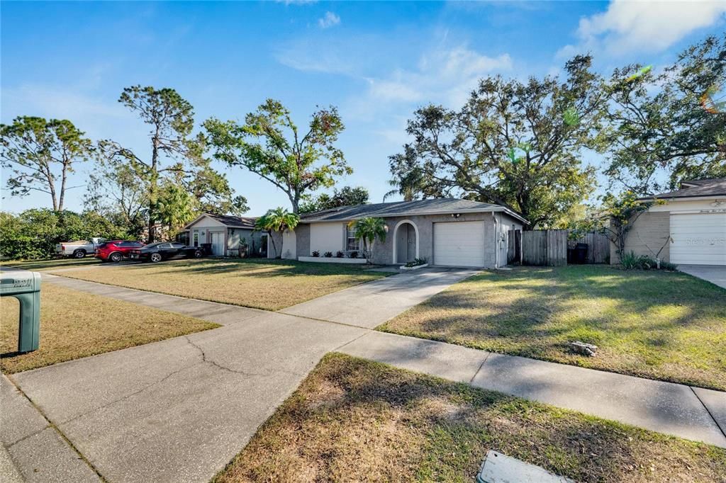 Active With Contract: $275,000 (3 beds, 2 baths, 1092 Square Feet)