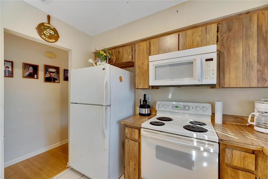 Active With Contract: $275,000 (3 beds, 2 baths, 1092 Square Feet)