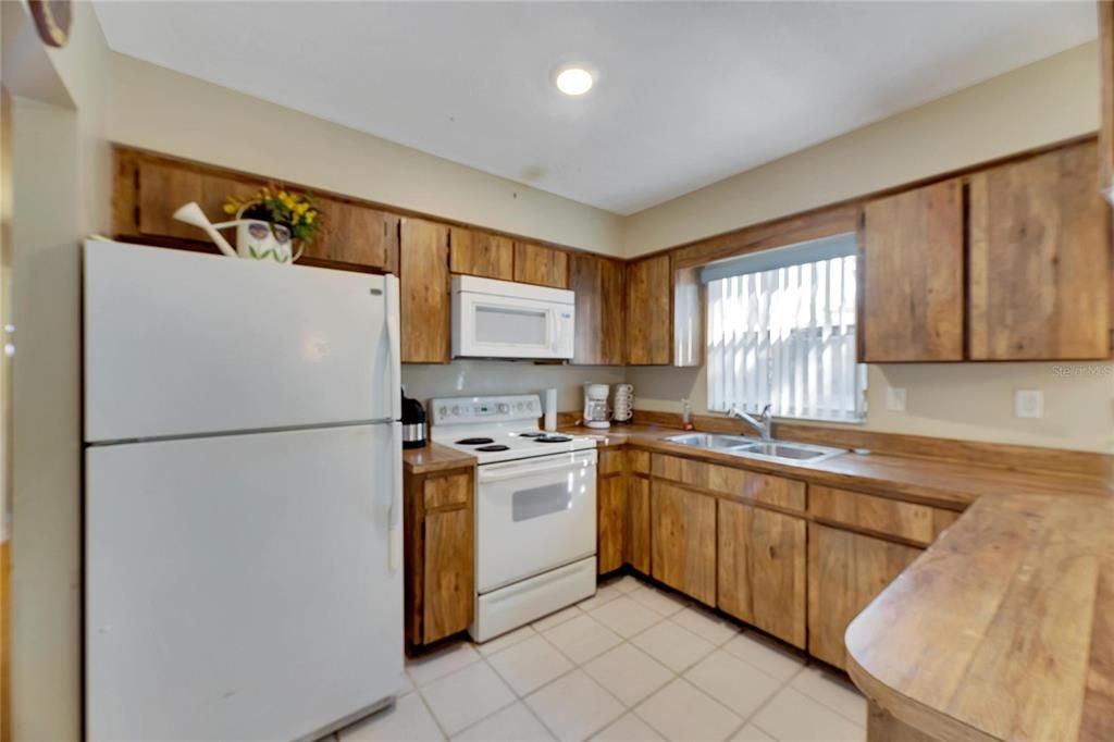 Active With Contract: $275,000 (3 beds, 2 baths, 1092 Square Feet)