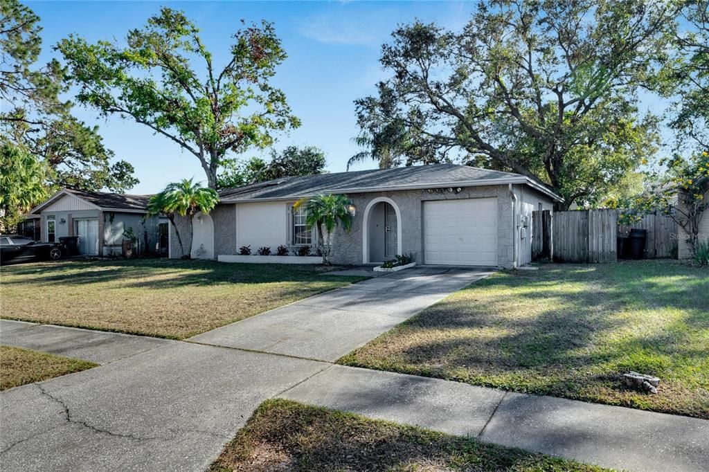 Active With Contract: $275,000 (3 beds, 2 baths, 1092 Square Feet)