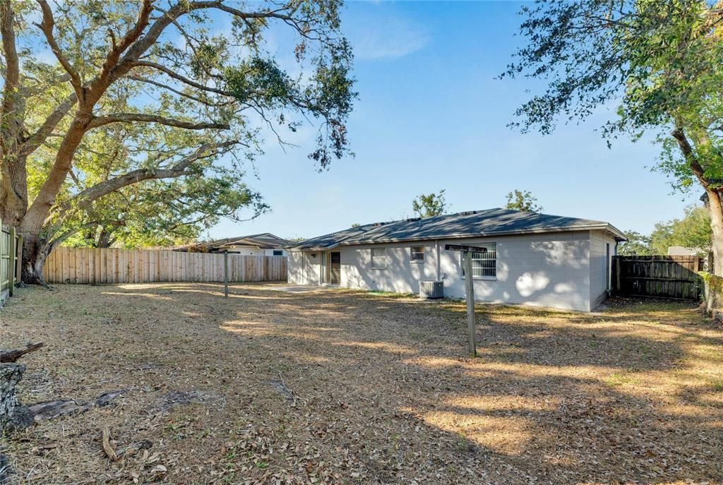 Active With Contract: $275,000 (3 beds, 2 baths, 1092 Square Feet)