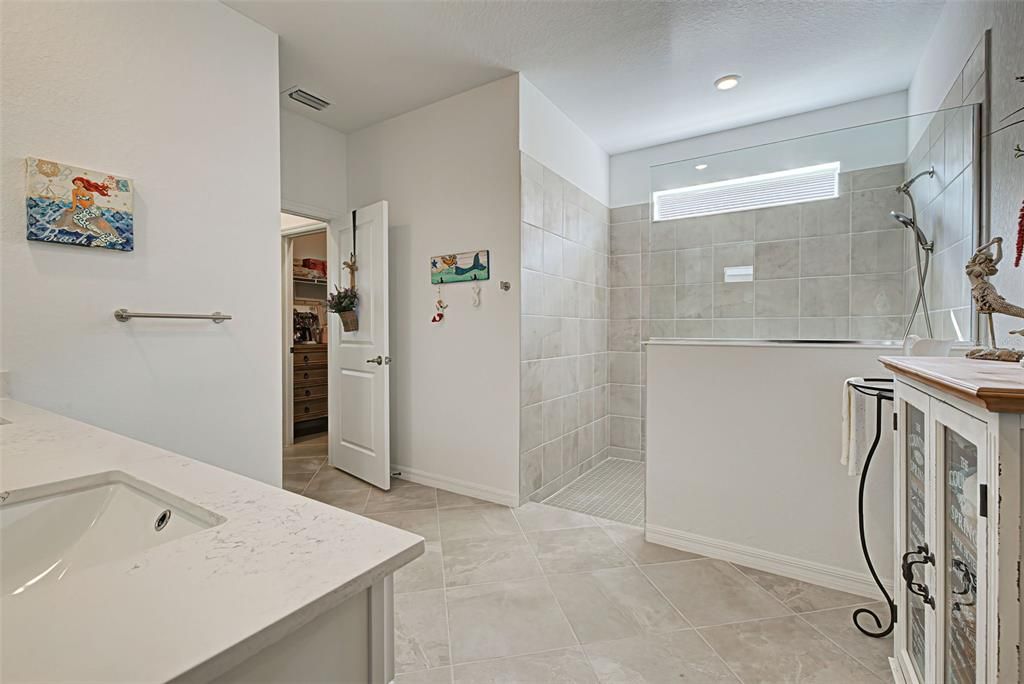 For Sale: $475,000 (3 beds, 3 baths, 2214 Square Feet)