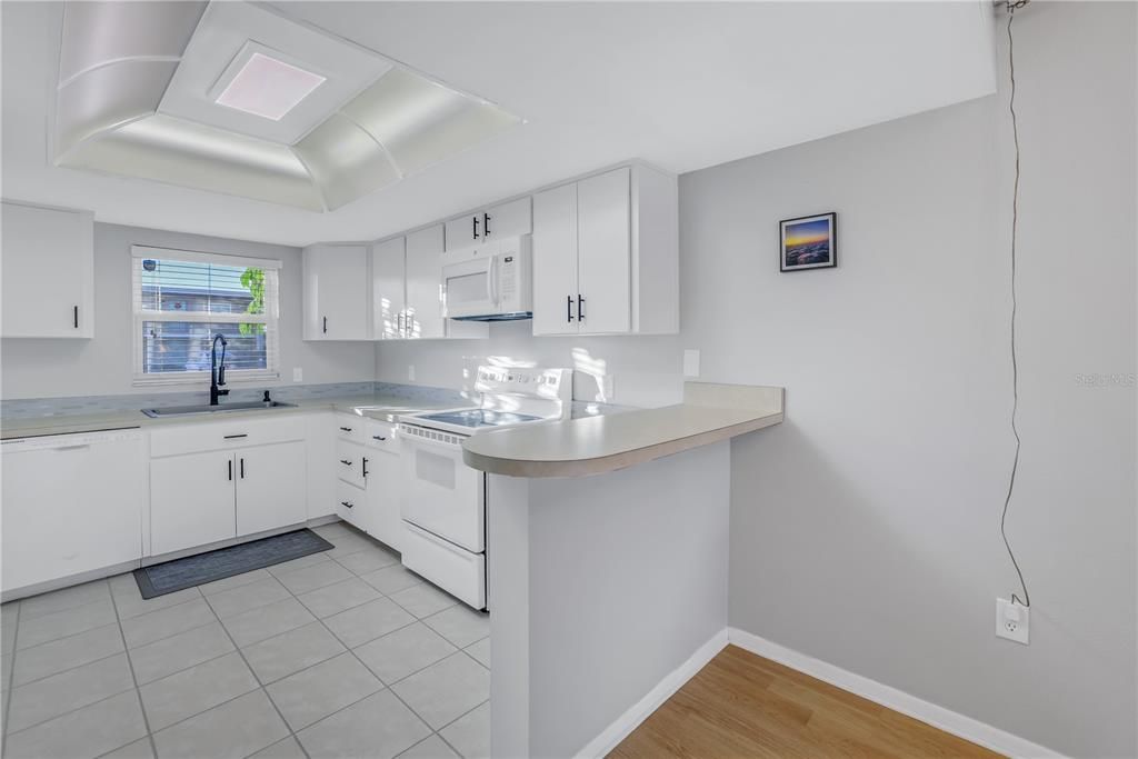 For Sale: $225,000 (2 beds, 2 baths, 1190 Square Feet)