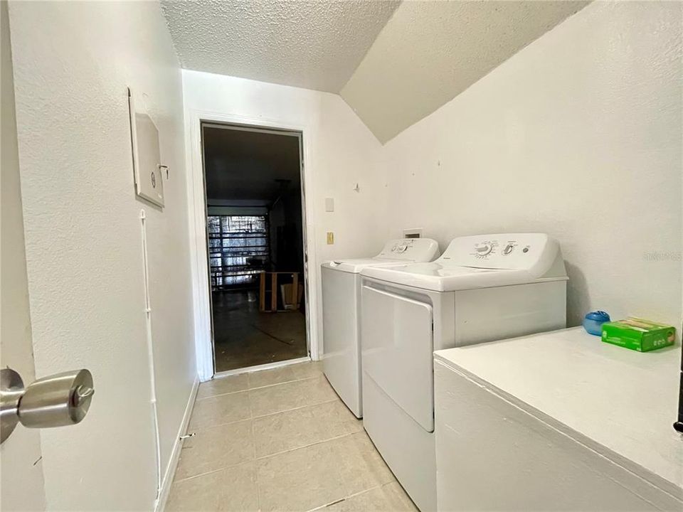 For Rent: $3,300 (4 beds, 2 baths, 2731 Square Feet)