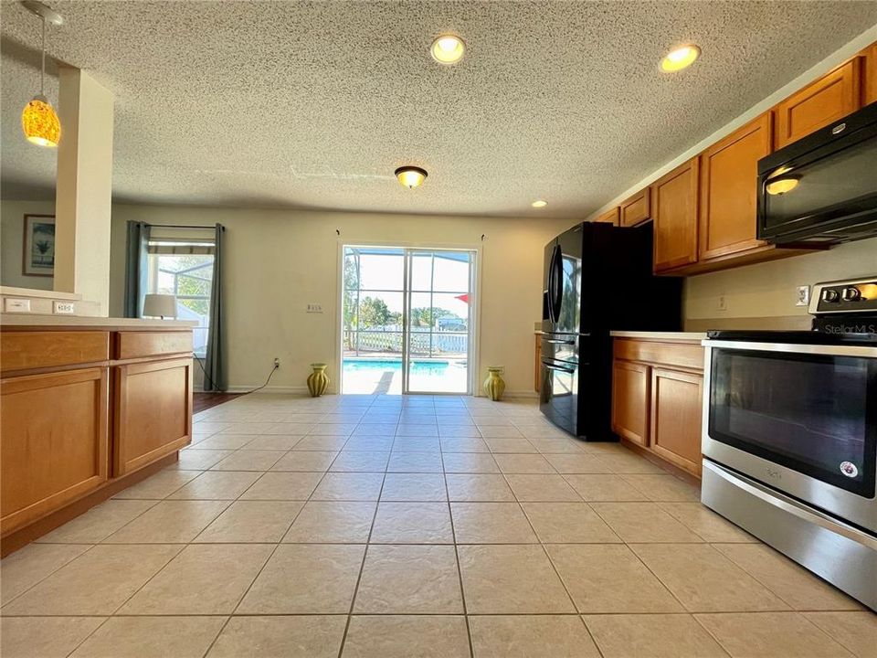 For Rent: $3,300 (4 beds, 2 baths, 2731 Square Feet)