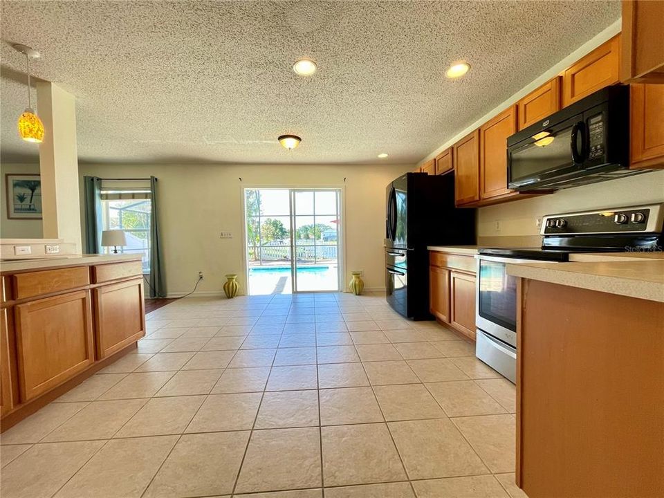 For Rent: $3,300 (4 beds, 2 baths, 2731 Square Feet)