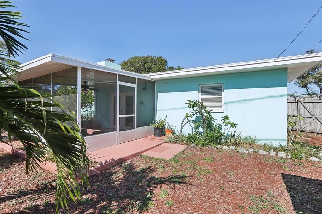 For Sale: $350,000 (3 beds, 2 baths, 1437 Square Feet)