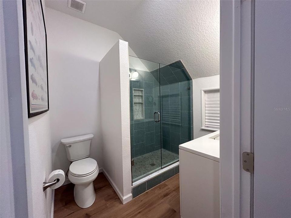 For Sale: $485,900 (1 beds, 1 baths, 995 Square Feet)