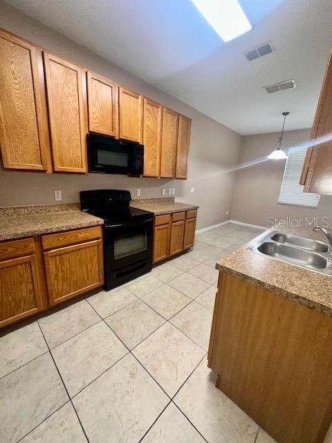 For Rent: $2,195 (3 beds, 2 baths, 1409 Square Feet)