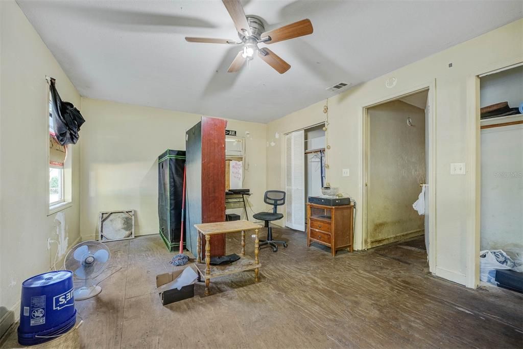 For Sale: $280,000 (4 beds, 2 baths, 1157 Square Feet)