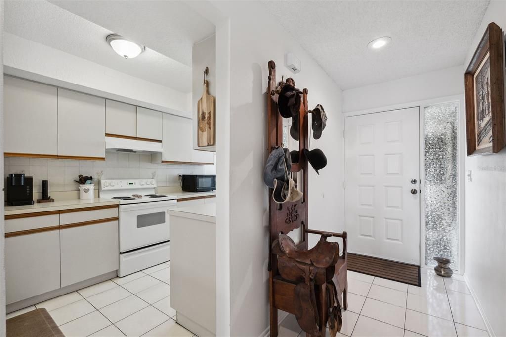 For Sale: $279,900 (2 beds, 2 baths, 1240 Square Feet)