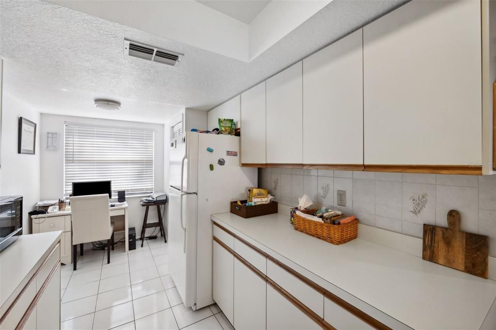 For Sale: $279,900 (2 beds, 2 baths, 1240 Square Feet)