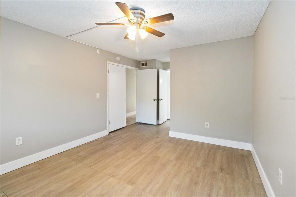 For Sale: $186,500 (1 beds, 1 baths, 834 Square Feet)