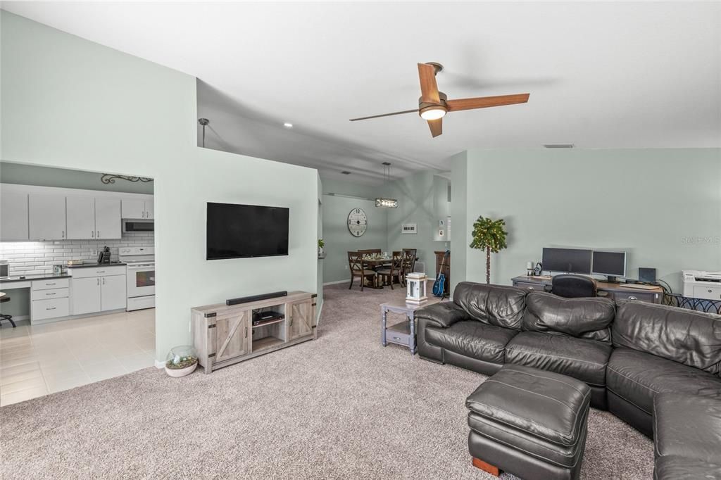 For Sale: $425,000 (3 beds, 2 baths, 1725 Square Feet)