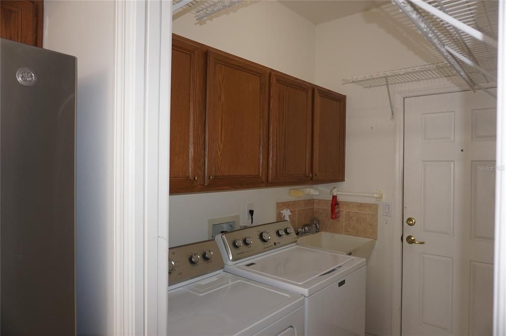 Laundry room w/cabinets